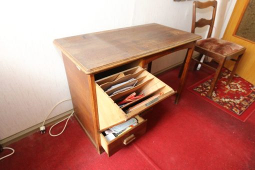 Schreibtisch Antik mit Fächer-Fach Etikett -BOX- -3
