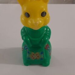 DDR Retro - Vintage Osterhase - Hasenfrau in grün mit gelb Plastik